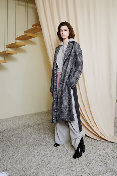 "Как дома, где бы ты не находилась": дуэт VOROZHBYT&ZEMSKOVA представил новый лукбук сезона осень-зима 2018/19